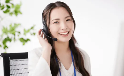 カスタマーサポートセンターの女性の写真